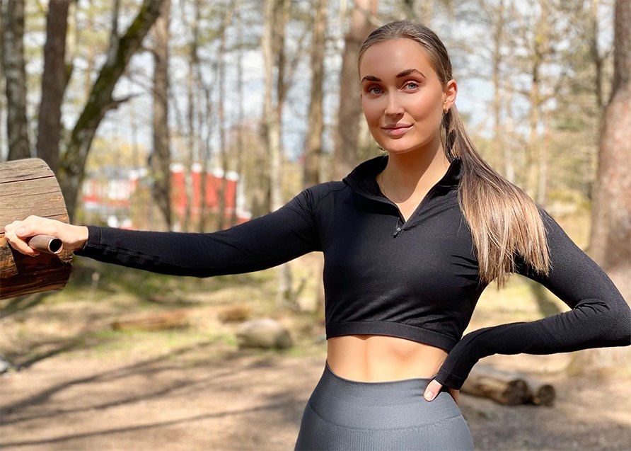 Receptkreat�ren Annie Erfass vid ett utegym.